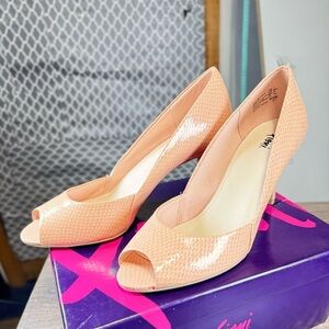 FIONI Pink Colored Faux Snake Skin Embossed Peep Toe 3” Heels Size 7 M